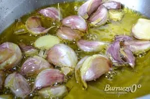 Ajos fritos en aceite de oliva.