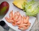 Brocheta de langostinos, mango y piña