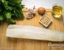 Lomo de bacalao gratinado sobre lecho de espinacas y piñones