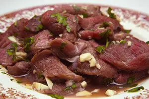 Carne macerada