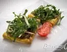 Hojaldre a la italiana con pesto, parmesano y rúcula