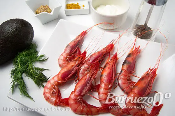 Ingredientes: aguacate, yogurt, eneldo, mostaza y limón.