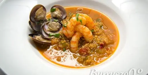 Caldereta de langostinos con almejas y quinoa de Burruezo congelados.