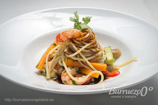 Espaguetis salteados con gambas de Burruezo congelados