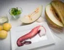 Brocheta de pulpo y melón con aceite cítrico