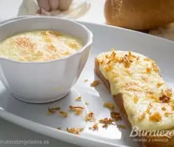 Brandada de crema de bacalao gratinado, de burruezo congelados
