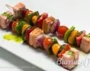 Brocheta de atún y verduras