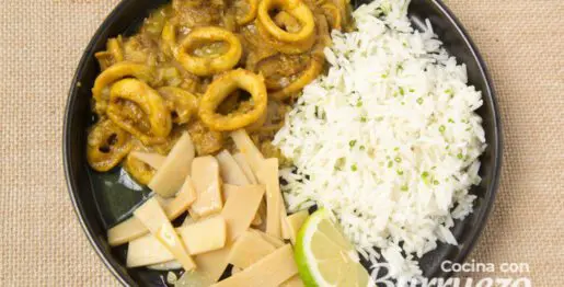 anillas de pota en salsa de curry de burruezo